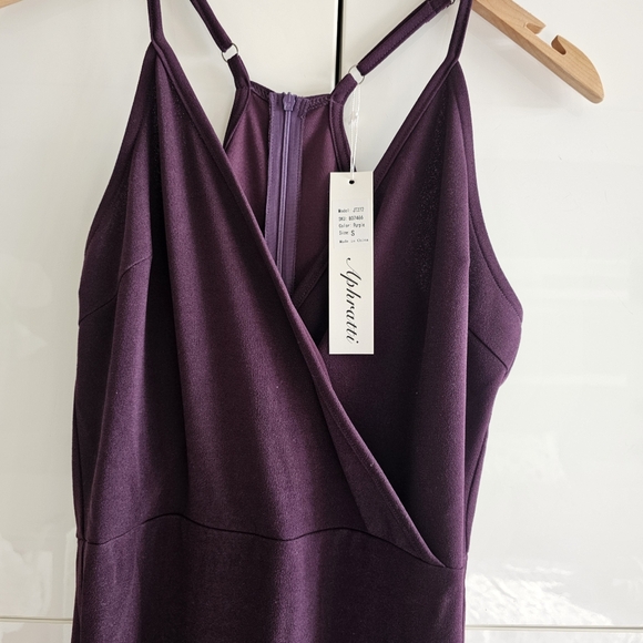 New V-Neck Cascade Backless Ruffle High-Low Gown - Picture 5 of 13